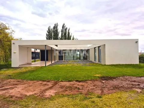 CASA EN LAGO MARI MENUCO UF J 100