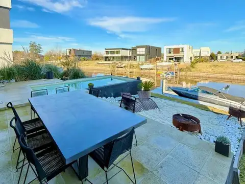 Casa en Venta en Barrio Náutico Canal, USD 620.000