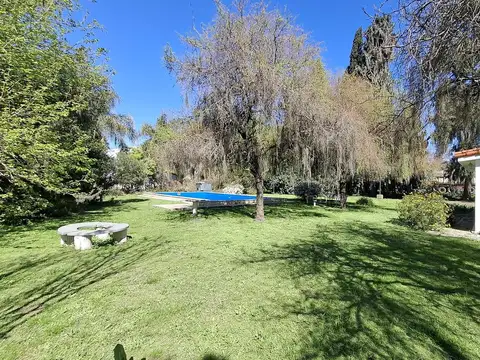 Venta de casa en Villa La Ribera muy arbolada