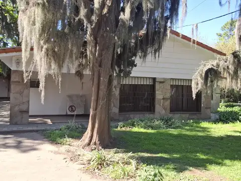 Casa en Venta con 3 cocheras