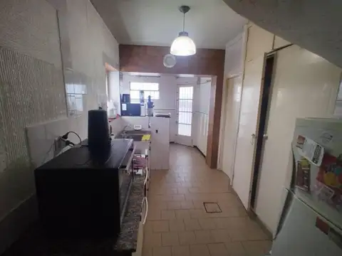 Casa 6 ambientes con 2 baños