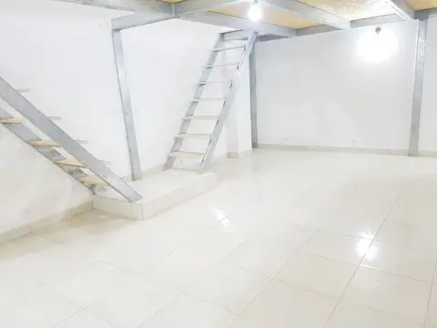 Melón Gil y Av. Del Libertador 200