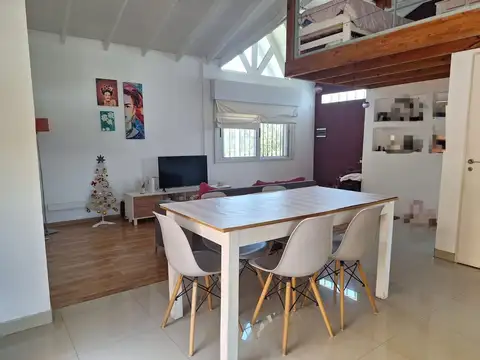 PH 3 ambientes y patio en venta en Tapiales