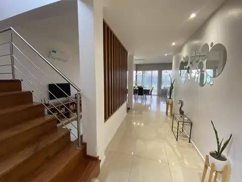 Casa en Alquiler en Puerto Roldan, USD 3.000