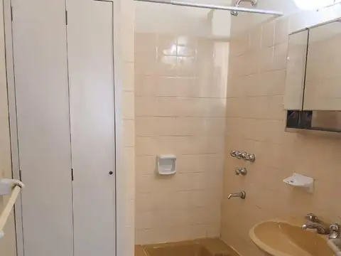 ALQUILER - Depto 2 ambientes c/ patio - Villa Madero