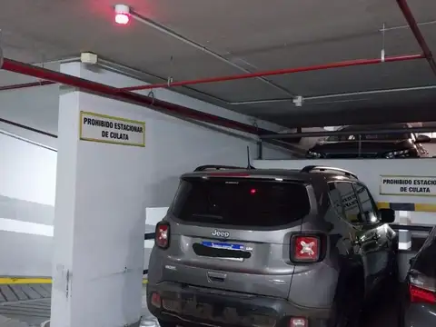 Av Las Heras 2100, Piso 3sub