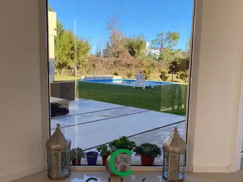 Casa 4 ambientes con 3 baños