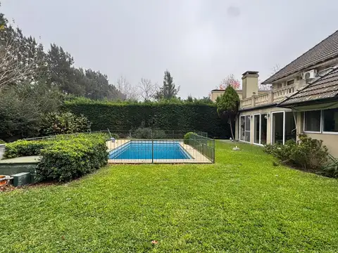 Casa en Alquiler en El Establo, USD 2.100