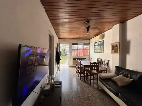 VENTA CASA 4 AMBIENTES SAN MARTIN COCHERA JARDIN