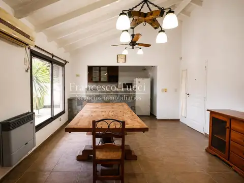 Casa 4 ambientes con 2 baños