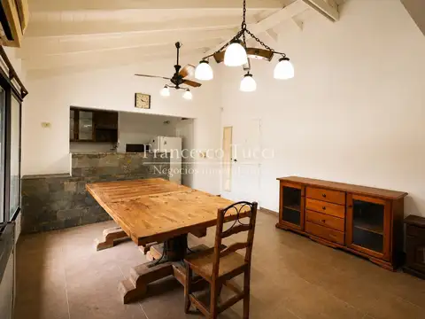 Casa en Alquiler con 2 cocheras