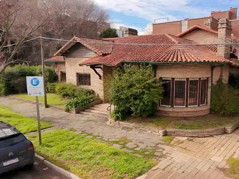 VENTA CASA 4 AMBIENTES  DEPENDENCIA MIRAMAR PARQUE