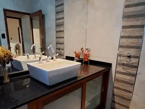Casa con piscina en Santo Tomé – Excelente ubicación