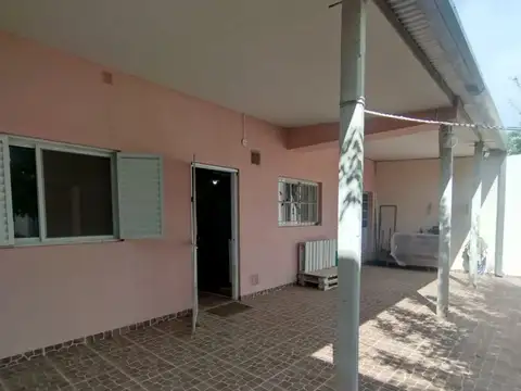 Casa 6 ambientes con 2 baños