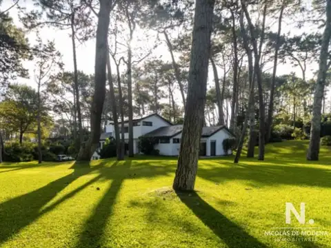 Casa 5 ambientes con 4 baños