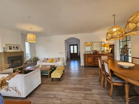 Casa 4 ambientes con 3 baños