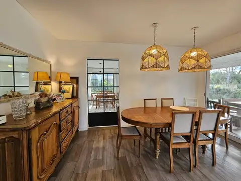 Casa en Alquiler Temporal con 3 cocheras