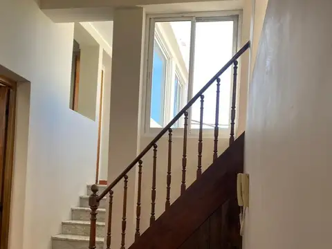 Depto Tipo Casa en Alquiler de 4 ambientes
