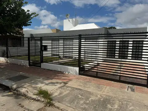 CASA EN VENTA A 4 DORM MTS DE R. NUÑEZ UNA PLANTA