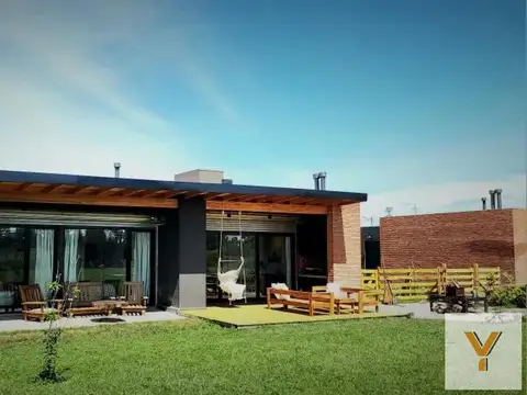 Casa en venta - 2 Dormitorios 2 Baños - Chapadmalal