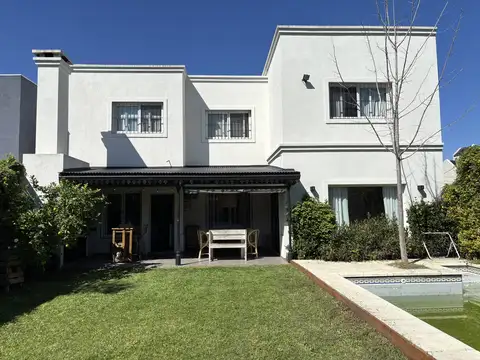 Muy linda y funcional. Excelente estado