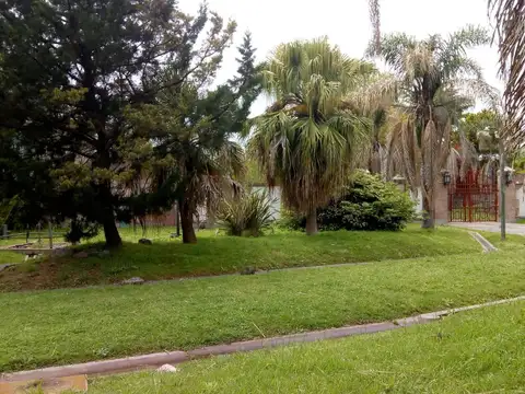 Av Pte. Peron y Av. Benavidez