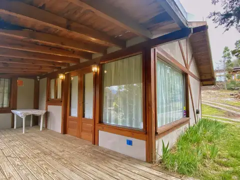 Casa 8 ambientes con 4 baños