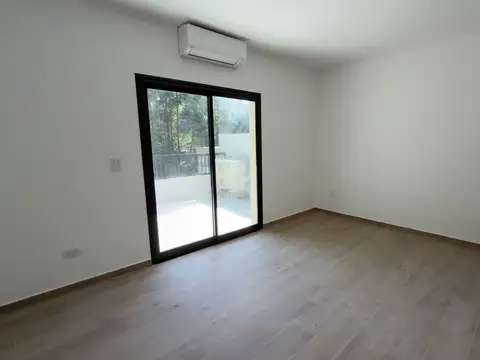Casa en Alquiler con 1 cochera