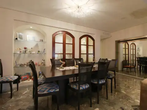 Venta Casa 5 ambientes en Velez Sarsfield, patio y cocheras