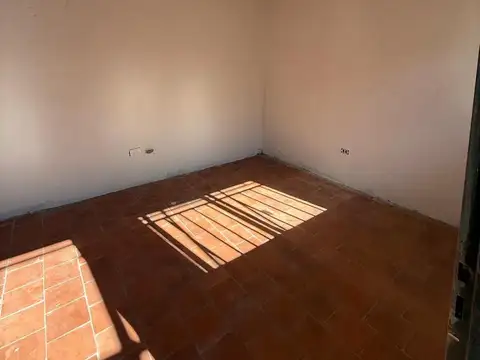 Casa 7 ambientes con 2 baños