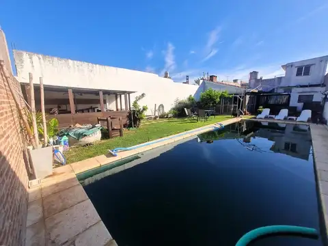 REBAJADA, 4 AMB, GARAJE 2 AUTOS, PARQUE, QUINCHO Y PILETA