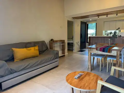 Las Frutillas 1100, Piso 0