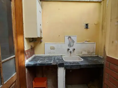 ALQUILER O VENTA * Amplio PH 2 Ambientes para habitar ya!