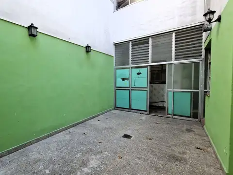 Oficina 7 ambientes con 2 baños