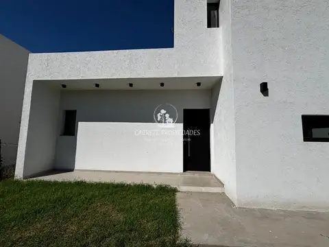 Casa en Venta en Pilar del Este - Santa Lucia, USD 215.000