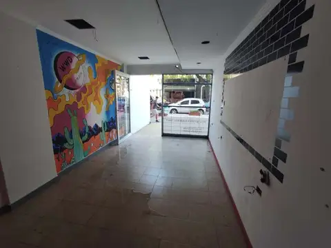 Venta de local comercial a mts. de Las Flores