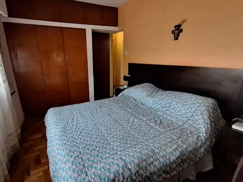 DEPARTAMENTO 4 AMBIENTES FRENTE CON PATIO, TERRAZA, COCHERA. SIN EXPENSAS. V.LOPEZ 1149 AVELLANEDA