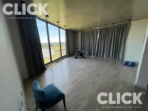 Casa en Alquiler con 4 cocheras