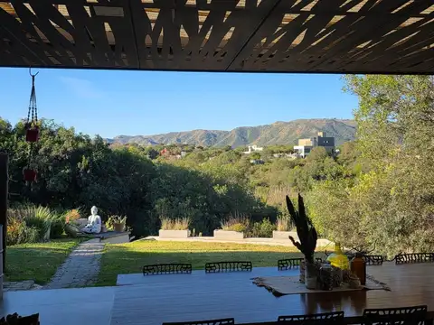 Casa 8 ambientes con 3 baños