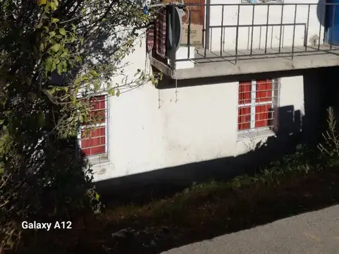 Casa de dos plantas con gran potencial