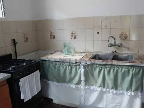Casa 6 ambientes con 1 baño