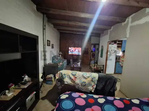 Casa 6 ambientes con 1 baño