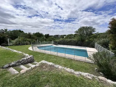 Casa de categoría en alquiler en El Bosque - Cuatro dormitorios