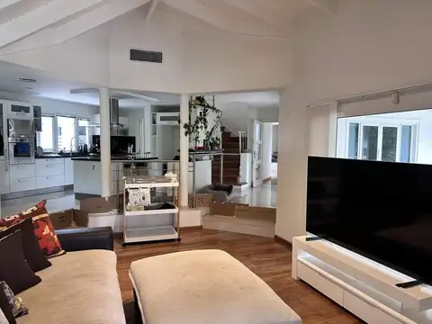 Casa 7 ambientes con 6 baños