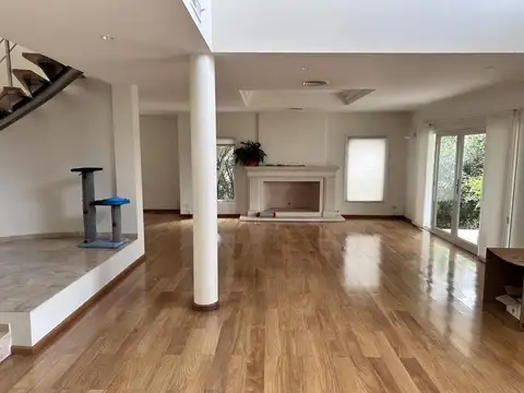 Casa en Alquiler de 4 dormitorios