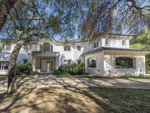 Casa de categoría en alquiler en El Bosque - Cuatro dormitorios