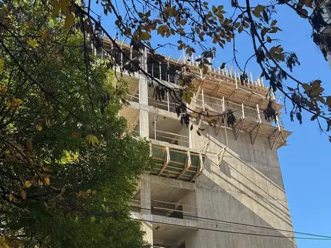 Excelente 2 amb con gran terraza propia En Construccion