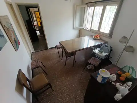 Casa 5 ambientes con 2 baños