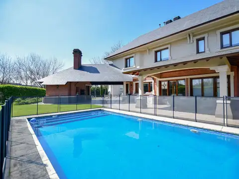 CASA EN VENTA 5 DORMITORIOS EN GRAN BELL - DISEÑO