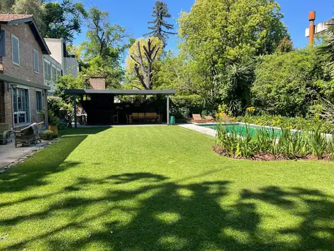 Venta casa 5 ambientes en pleno Lomas de San Isidro
